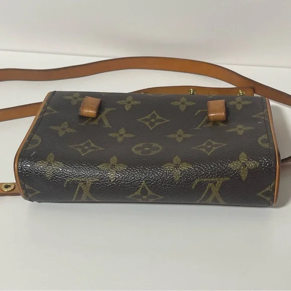 Louis Vuitton Monogramed Belt Bag 💎 AUTHENTICATED 💎 Belly Bag Serial FL0013 - Picture 5 of 17